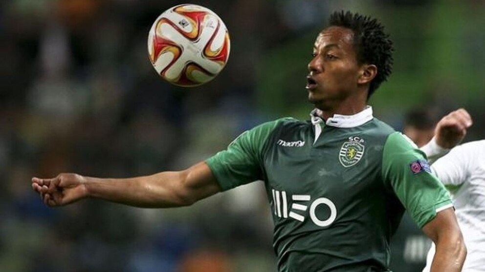 André Carrillo playing for Benfica
