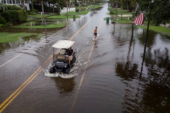 La conjunción de una masa de aire tropical y un frente estacionario sobre el sur de Estados Unidos genera tormentas eléctricas de alta intensidad y precipitaciones persistentes. (REUTERS/Marco Bello/ARCHIVO)