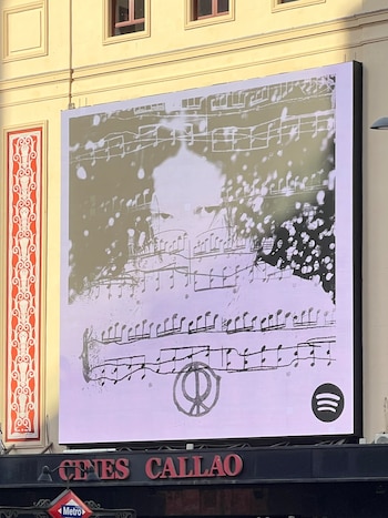 Cartel de Rosalía en Callao.