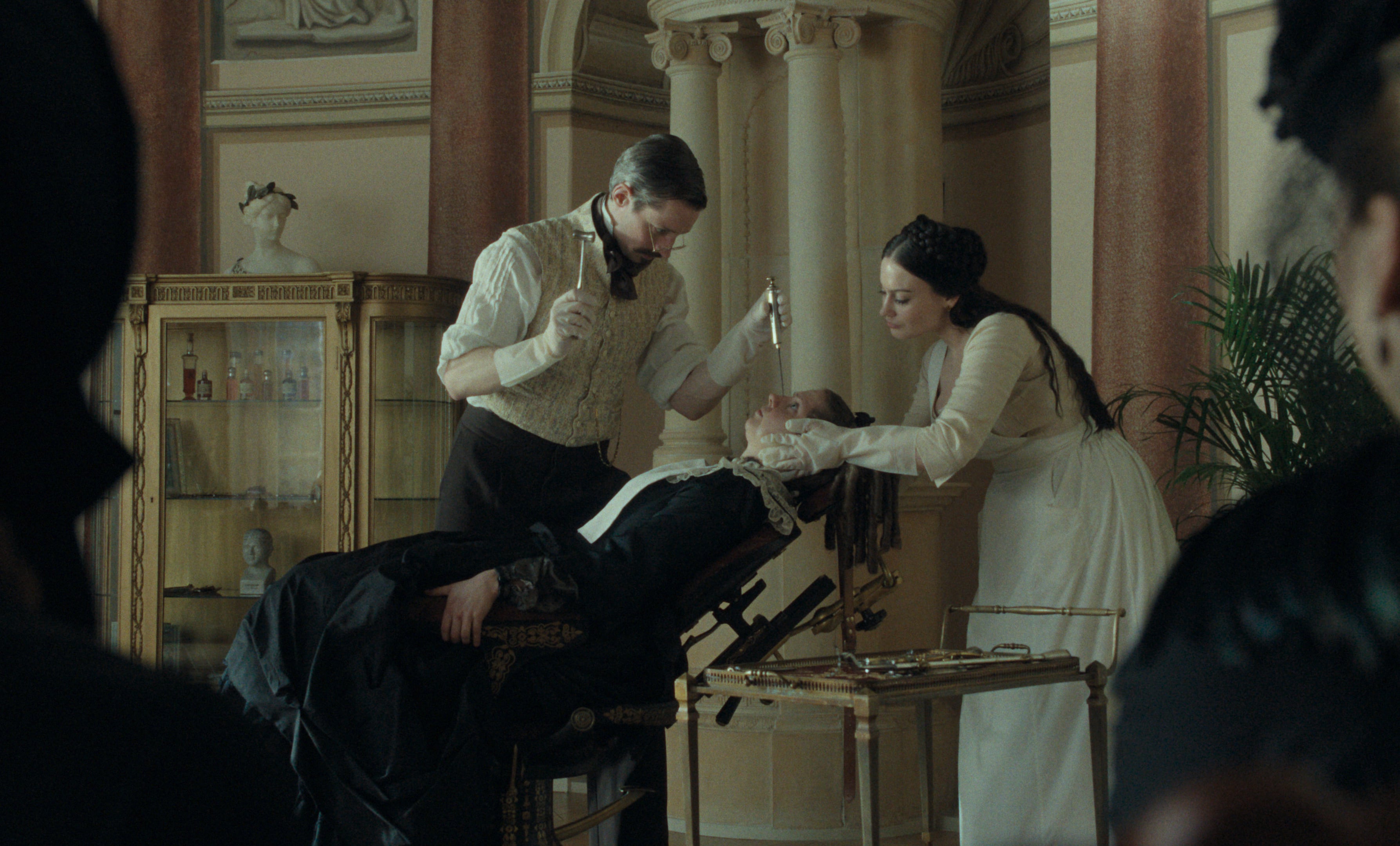 Operaciones estéticas dolorosas para encontrar al príncipe azul