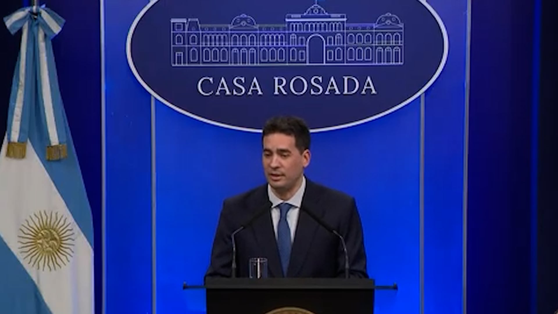 El Gobierno aseguró que habrá sanciones por el paro de prácticos que paraliza a los puertos