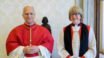 El papa León se reunió con la primera mujer en ser nombrada arzobispo de Canterbury
