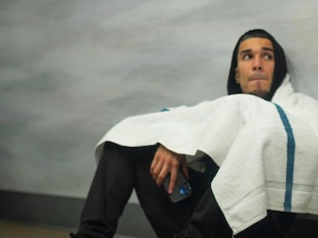 El campeón mexicano venció por nocaut al puertorriqueño Néstor Bravo en el sexto episodio. (Instagram)
