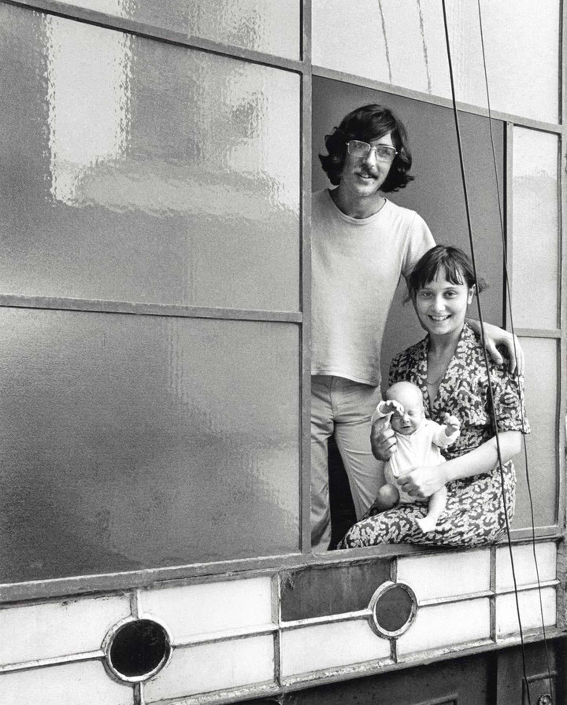 Junato a su mujer, María Rosa Yorio, felices por la llegada de su hijo, Miguelito