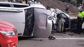 El accidente involucró tres automóviles,