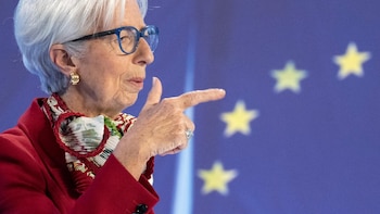 Lagarde considera que la solución para Francia está en casa y aleja una intervención del BCE
