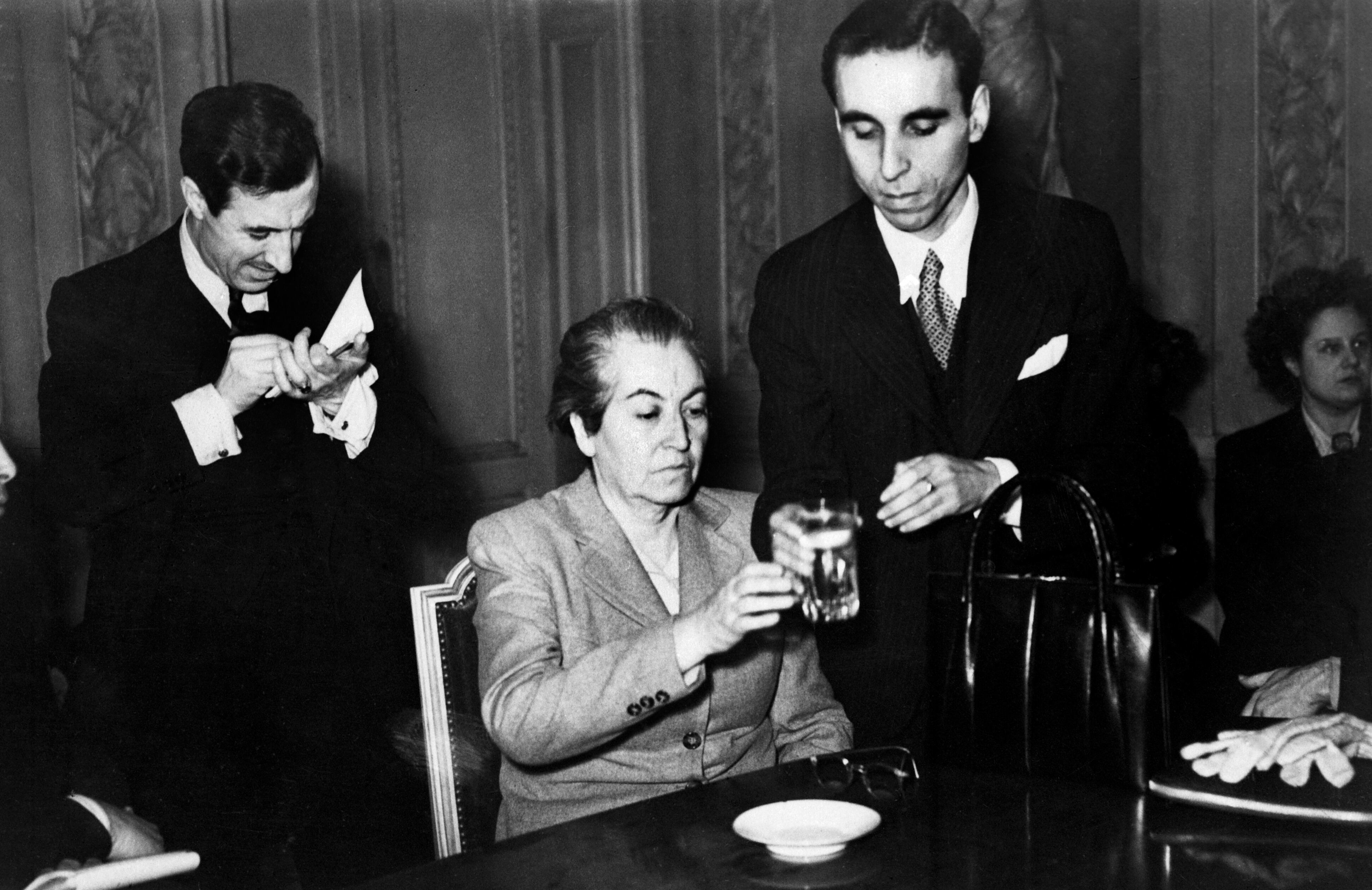 Gabriela Mistral se convirtió en la primera autora hispanoamericana en recibir el Premio Nobel de Literatura en 1945, marcando un hito para la literatura latinoamericana (Foto: EFE/Archivo)