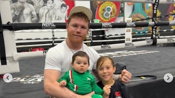 Canelo Álvarez da a conocer a su bebé a través de tiernas fotos en redes sociales