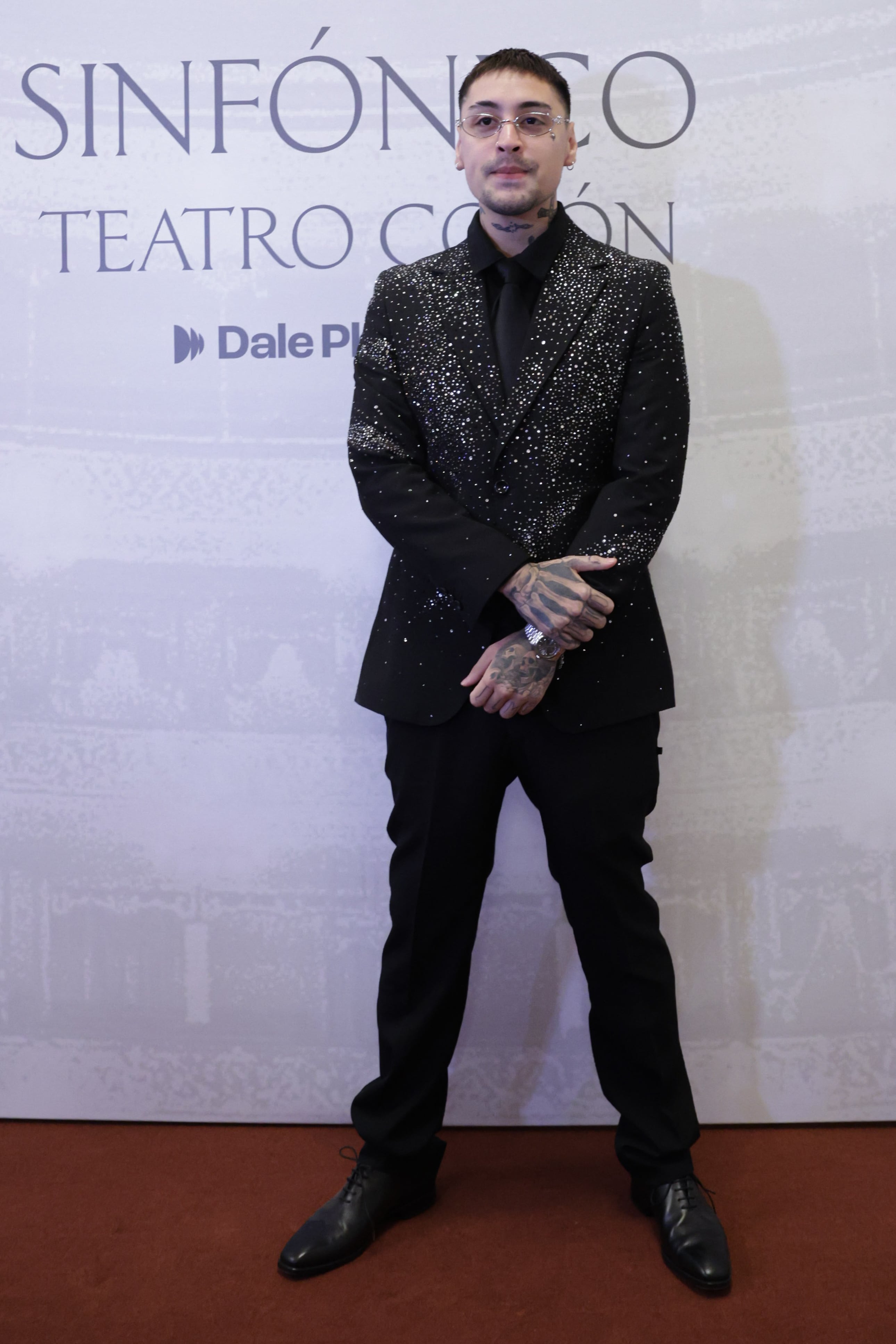 A puro glamour, Tiago PZK llamó la atención con un look total black con brillos