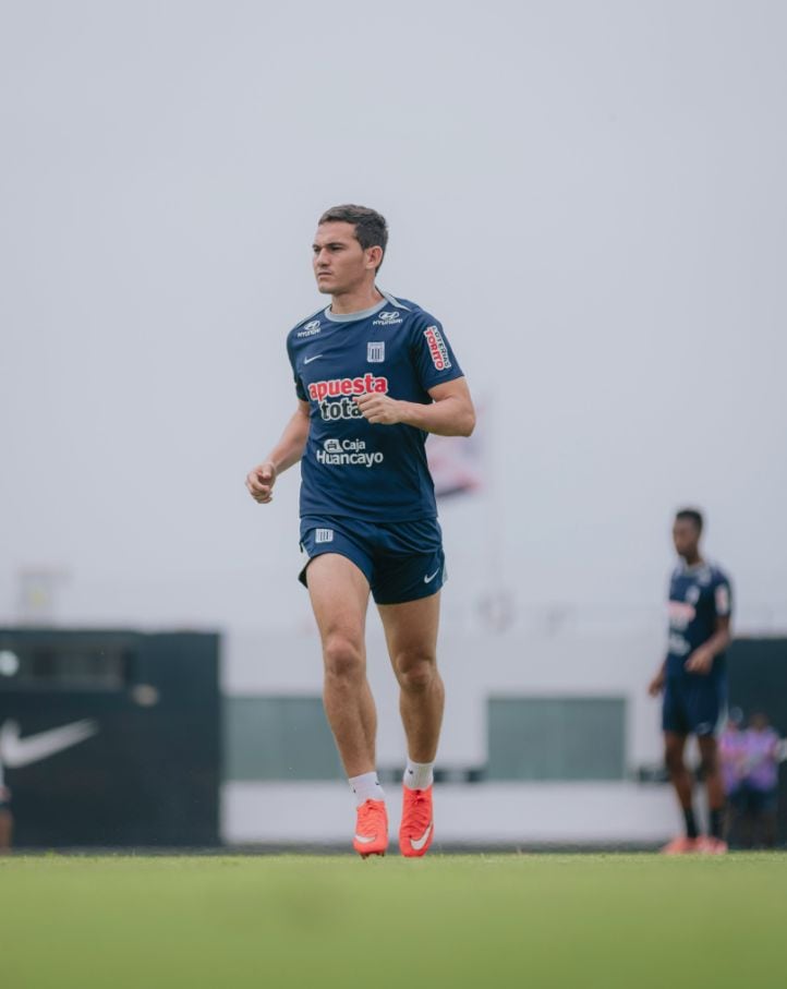 El futbolista de Alianza Lima evitó sacar conclusiones apresuradas sobre el nuevo ciclo de la selección peruana. Para Vélez, los resultados forman parte de un proceso de aprendizaje que exige paciencia, continuidad y trabajo sostenido. (Alianza Lima)