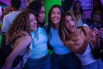 Bella Murphy, hija de Eddie Murphy, en la película Roommates