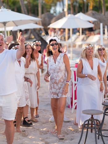 Celina Rucci celebró sus 50 años con una fiesta frente al mar en el Caribe