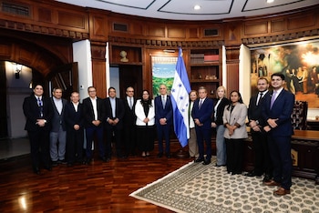 Gobierno y sector privado sostuvieron una reunión para analizar la situación del sistema eléctrico nacional. (FOTO: COHEP)