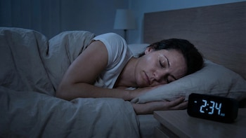 Por qué las personas suelen transpirar durante la noche: cuándo hay que preocuparse