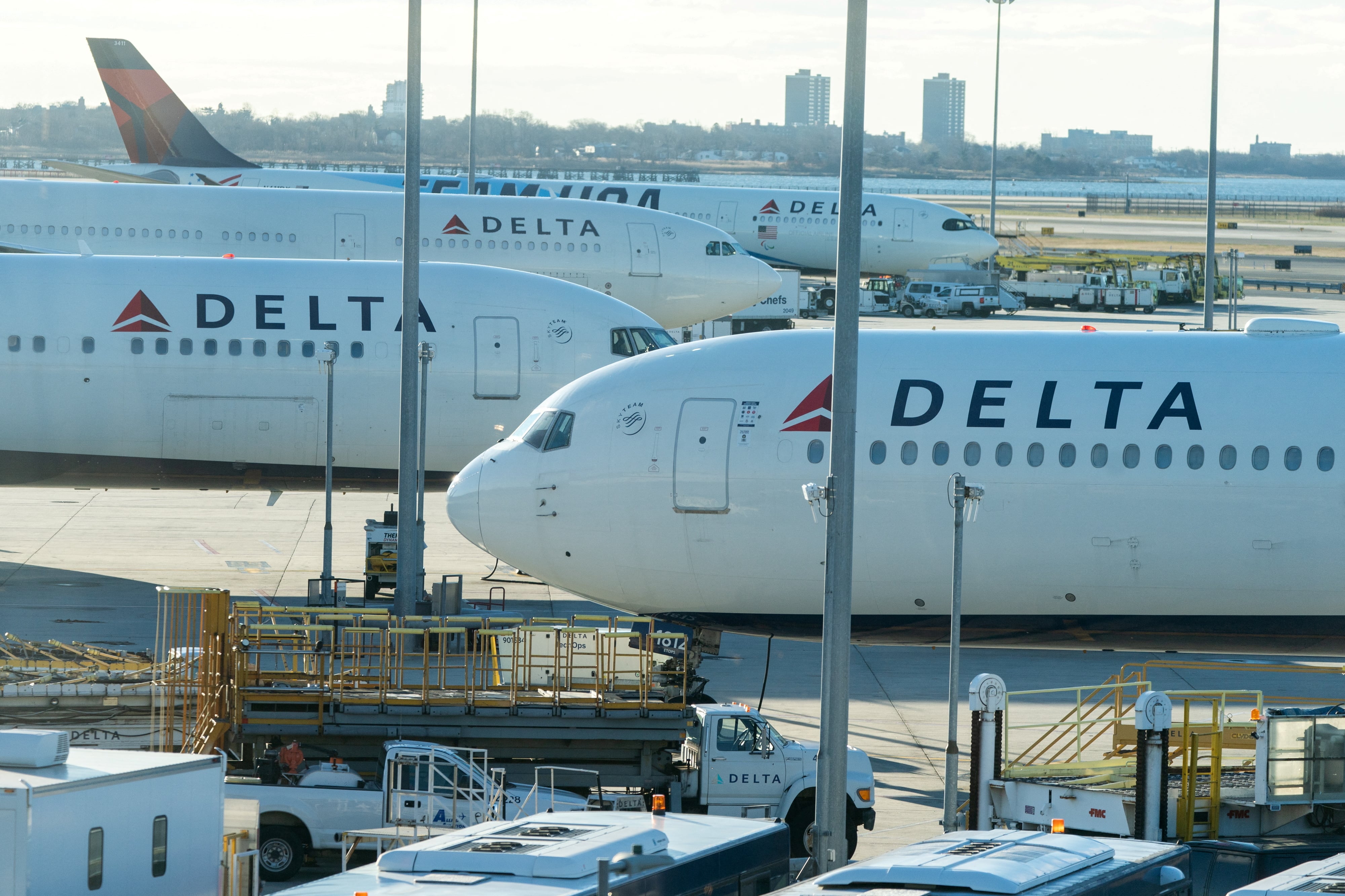 Delta destaca la importancia de la colaboración con autoridades y el cumplimiento de los estándares más estrictos en la industria aérea (REUTERS/Jeenah Moon/File Photo)