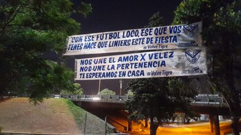 Pancartas de hinchas de Vélez