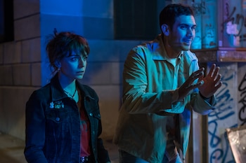 Lucía Caraballo y Alejandro Speitzer en 'La maleta'.