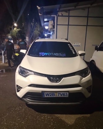 La DICRIM analiza una camioneta, una motocicleta y otros elementos ocupados durante los operativos realizados en Navarrete./ (Redes Diego Pesqueira)