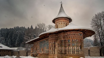 La iglesia principal de San Jorge es el templo central del Monasterio de Voroneț, en la región histórica de Bucovina. (Wikimedia Commons)