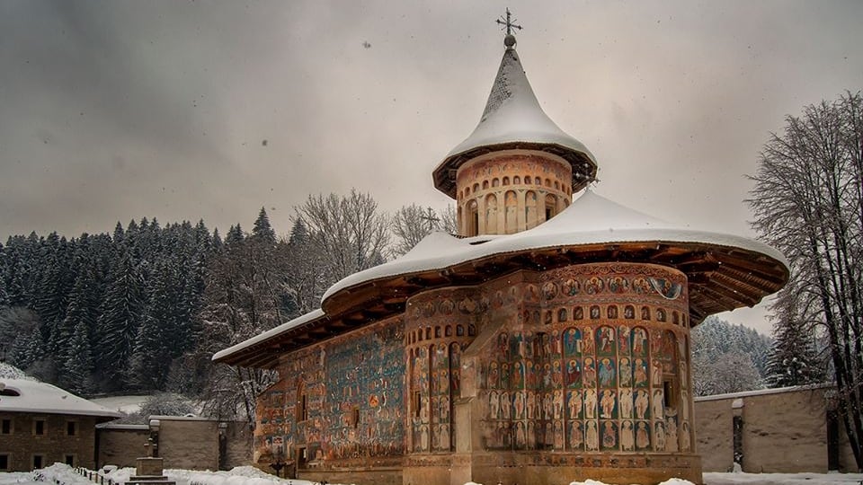La iglesia principal de San Jorge es el templo central del Monasterio de Voroneț, en la región histórica de Bucovina. (Wikimedia Commons)