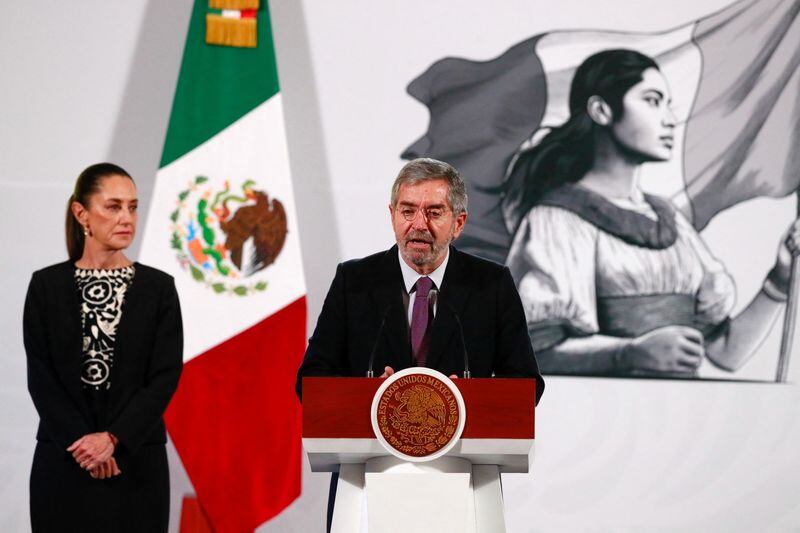 Sheinbaum confirma que Juan Ramón de la Fuente dejará temporalmente la SRE por intervención quirúrgica