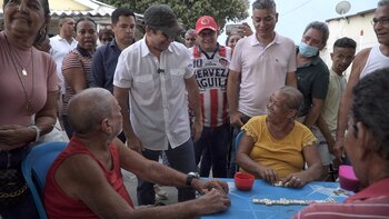 El candidato no descarta crear