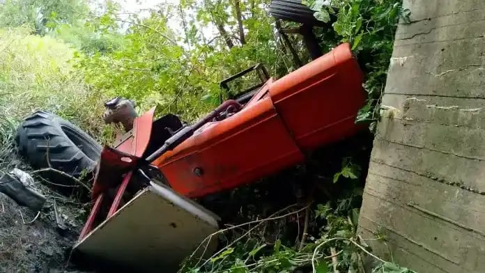 El socavón y la ausencia de señalización en la ruta habrían sido factores determinantes en el vuelco del tractor del trabajador