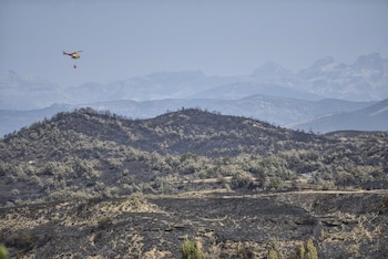 19/08/2026 Vista de zonas calcinadas por el incendio de Riglos, a 19 de agosto de 2026, en Huesca, Aragón (España). El Centro de Coordinación Operativa Integrada (CECOPI) acordó, en su reunión del martes, 18 de agosto, el realojo, este miércoles, 19 de agosto, de los vecinos de las localidades de Villalangua, Salinas de Jaca, Santa María de la Peña, Bailo, Arbués, Alastuey y Arrués, evacuados días atrás a causa del incendio forestal que desde el 10 de agosto ha quemado 18.400 hectáreas en el entorno de Las Peñas de Riglos (Huesca).
POLITICA
Verónica Lacasa - Europa Press