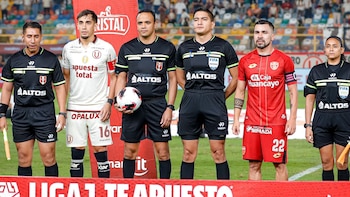 Martín Pérez Guedes se despide de Universitario llevando la cinta de capitán. - Crédito: Liga 1