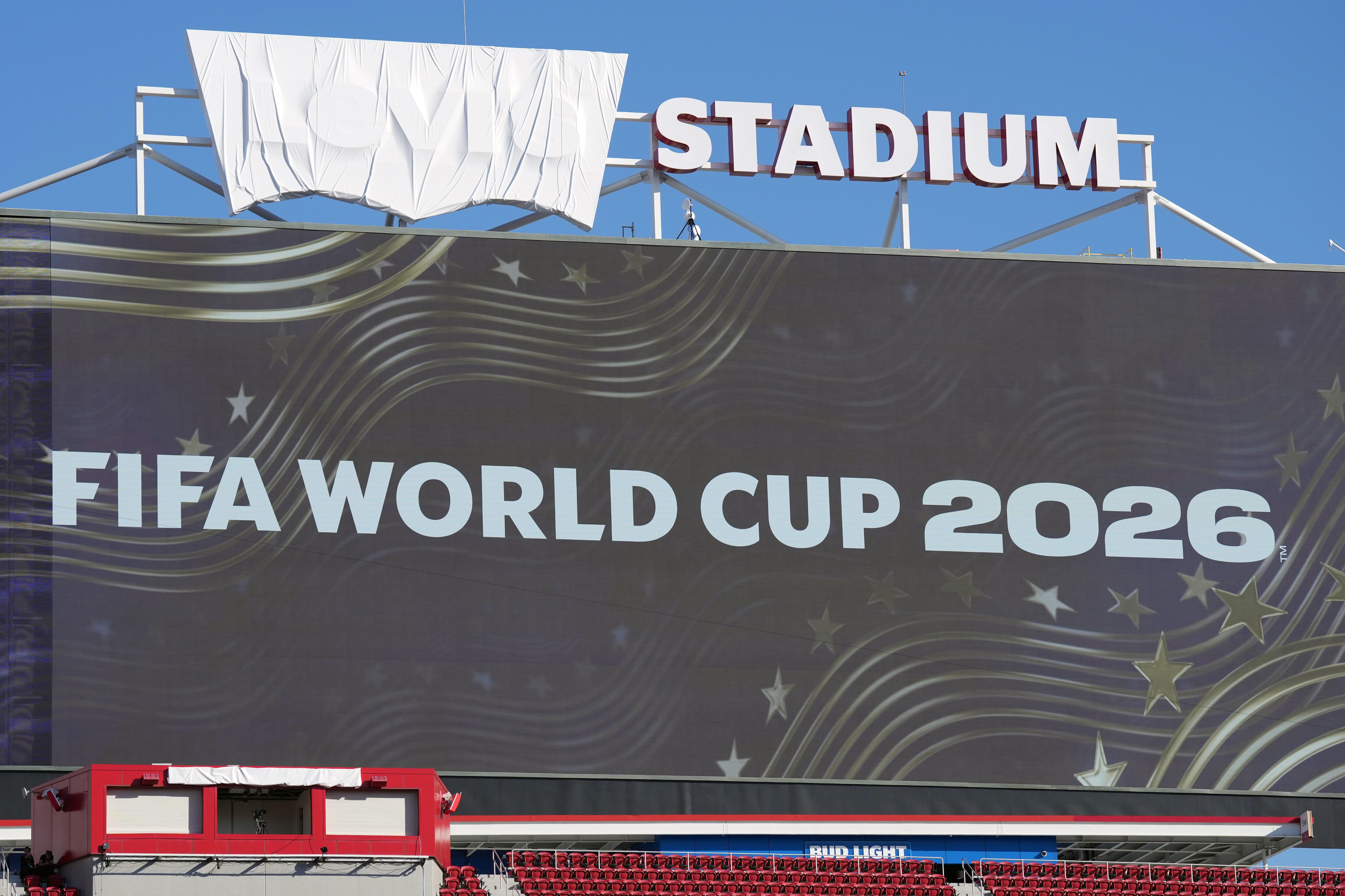 16 de junio de 2026; Santa Clara, California, EE. UU.; Logotipo de Levi's cubierto sobre una pantalla gigante, antes de un partido del Grupo J de la Copa Mundial de la FIFA 2026 entre Austria y Jordania en el Estadio del Área de la Bahía de San Francisco. Crédito obligatorio: Darren Yamashita-Imagn Images