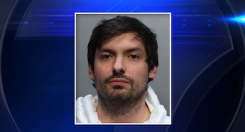 NBC South Florida identificó al detenido como Stefano Cremasco-Cicero, de 36 años, y señaló que enfrenta un cargo de asesinato en segundo grado con un arma (Captura de video)
