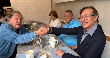 Gustavo Petro en México en su primer viaje internacional como expresidente