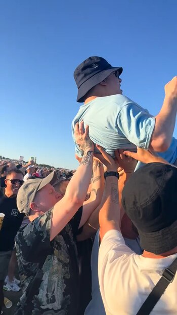 El gesto solidario fue capturado