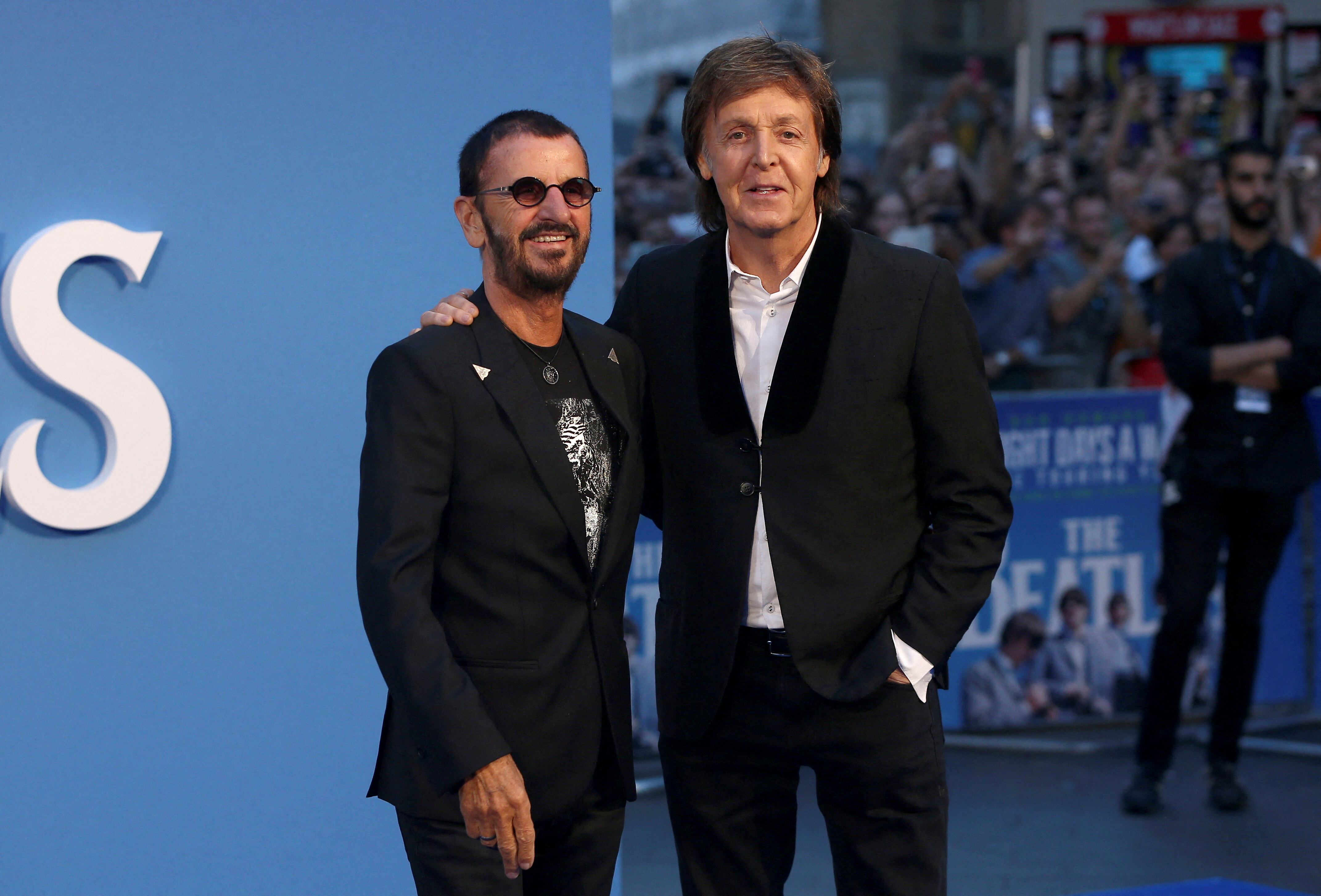Los famosos ex miembros de The Beatles se reunirán de nuevo para compartir espacio en la pantalla grande. (Créditos: REUTERS/Neil Hall/File Photo)