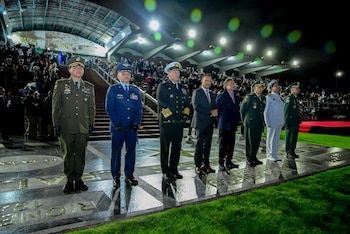 Durante la ceremonia de ascensos