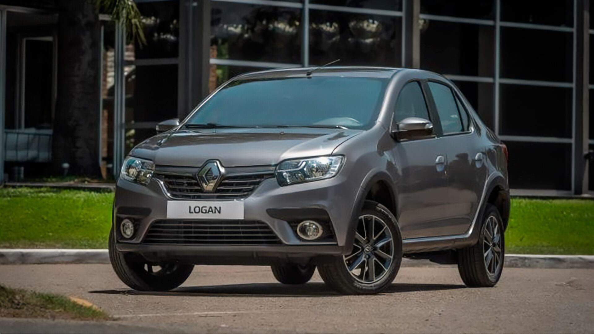 Renault dejará de fabricar Sandero y Logan desde diciembre. El posicionamiento de precios del sedán le permitió vender el doble de unidades que en los últimos meses