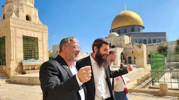 Ben Gvir reza en la Explanada de las Mezquitas a pesar de la prohibición en vigor