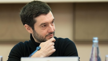 Consumo avisa a 13 fondos e inmobiliarias de que han de aceptar prorrogar alquileres en sus 100.000 viviendas