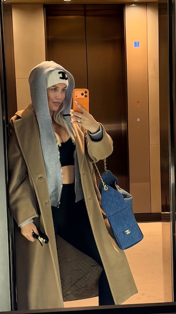 Wanda eligió un trench coat,