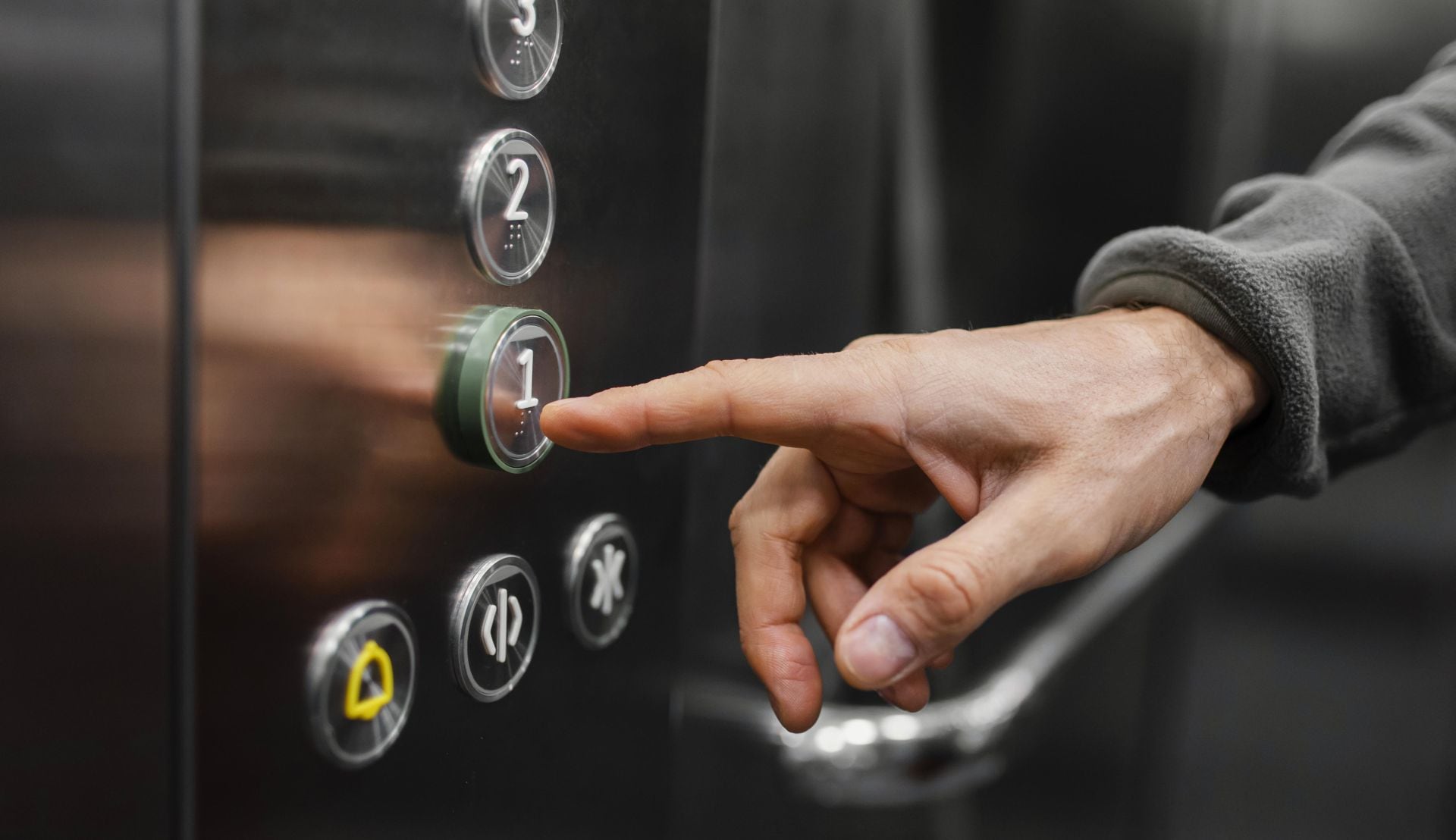 La jornada invita a reconocer la influencia que ejercen los elevadores en el desarrollo y la integración social en ciudades de todo el mundo, a partir de tecnologías que han evolucionado desde el siglo XIX (Freepik)