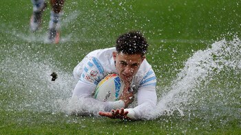 Moneta y un try acuático