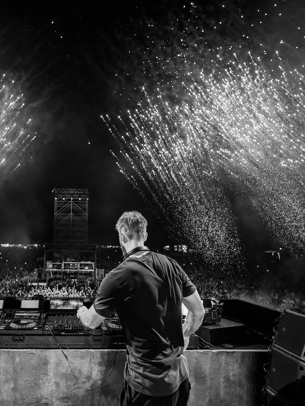 Calvin Harris ha visitado Colombia en dos ocasiones, marcando hitos para la escena electrónica local - crédito @calvinharris/Instagram