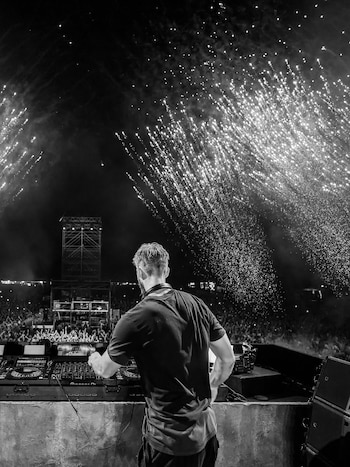 Calvin Harris se presentó durante dos noches en el estadio Hampden Park de Glasgow, y adelanta una doble residencia en Ibiza, durante el verano europeo - crédito @calvinharris/Instagram