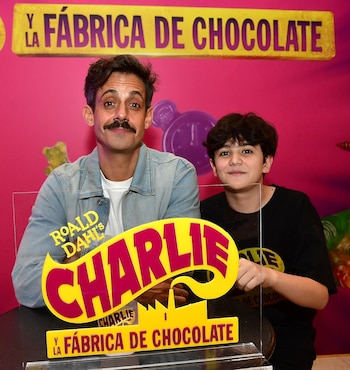 Willy Wonka invadió calle Corrientes: el adelanto de Charlie y la fábrica de chocolate a pura magia y canto