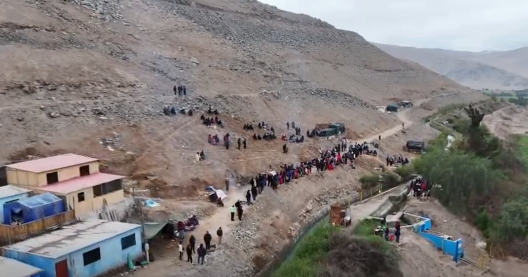 Comuneros de Tacna bloquean bocatoma de agua hacia Moquegua por observación de ley de límites territoriales entre regiones. (Foto: Radio Uno)