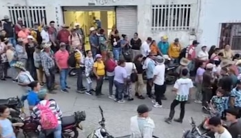 Más de 160 campesinos de Travesías huyeron de sus viviendas tras amenazas de bombardeos y enfrenta una crisis humanitaria por desplazamiento forzado - crédito X