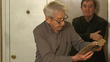 José Sacristán entrega un ejemplar de El Quijote que perteneció a su padre como legado al Instituto Cervantes