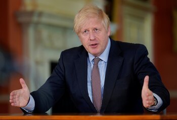 Boris Johnson extendió el confinamiento