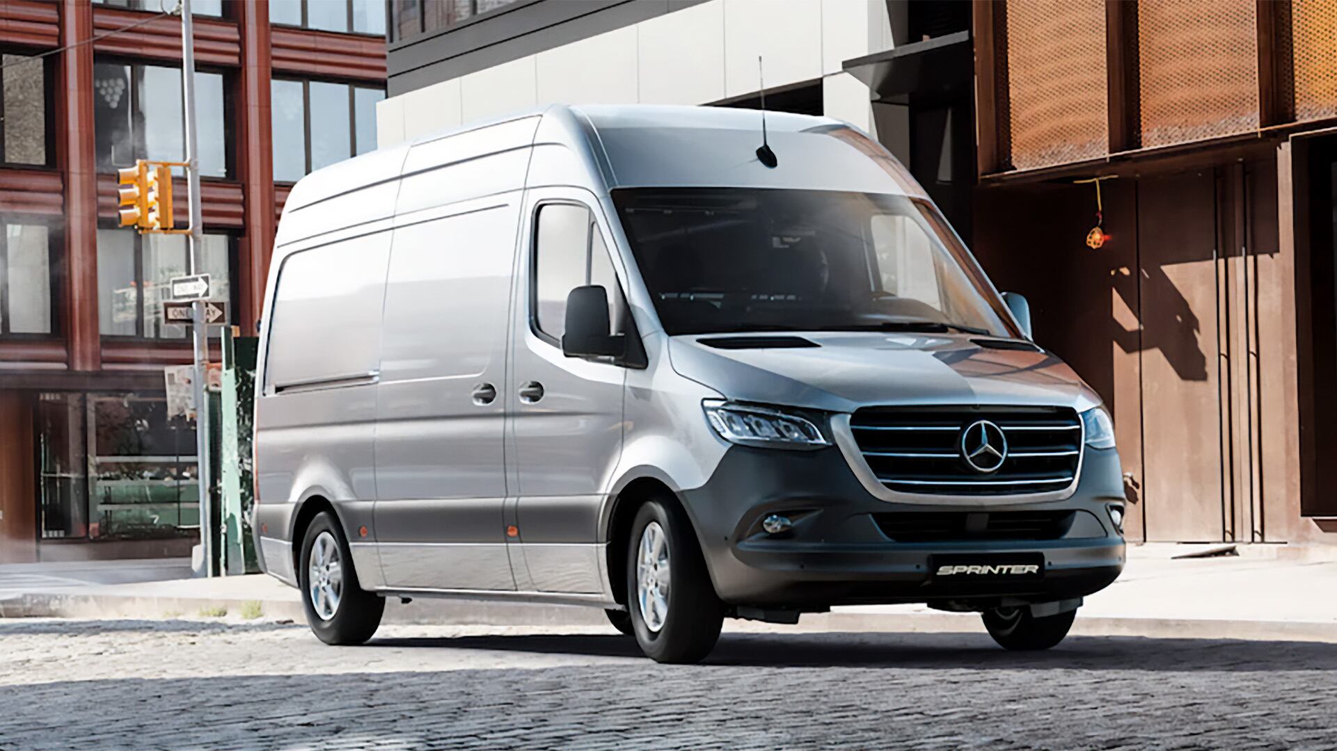 El Mercedes-Benz Sprinter se mantiene líder del mercado de vans y furgones grandes a pesar de la mayor competencia de modelos. Prestige Auto no sube los precios desde junio como estrategia comercial