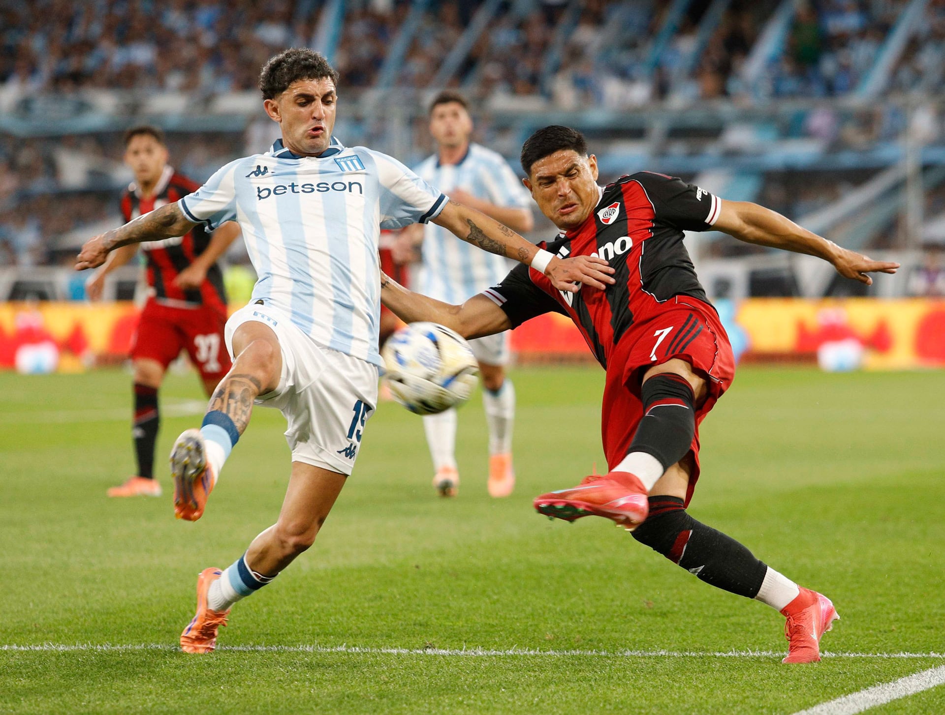 River Plate y Racing se enfrentan en Avellaneda por la fecha 14 del Torneo Apertura (NA)